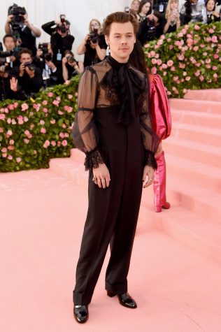 Harry Styles' Best Fashion Moments That Broke Every Gender Norm – SheKnows