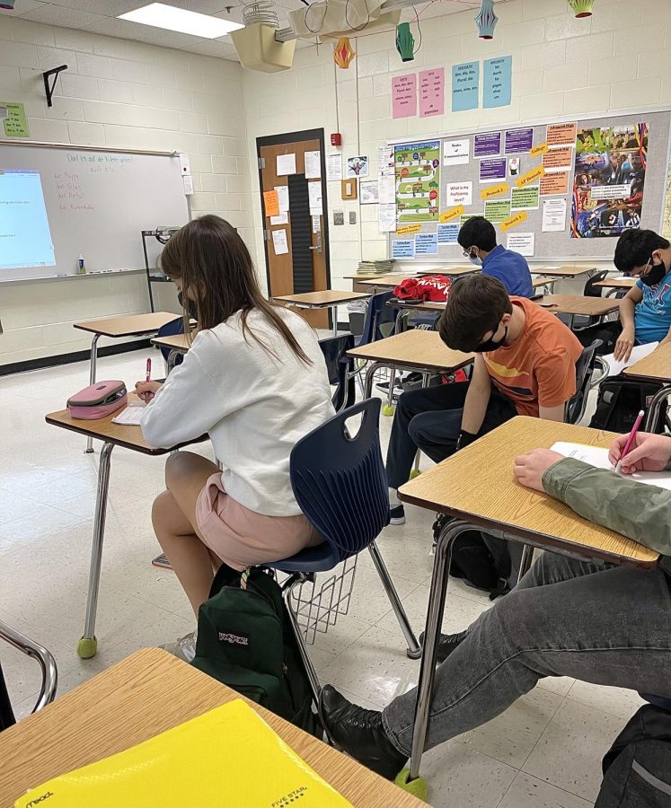Roswell Highschool students hard at work while socially distanced, and wearing masks. This situation would look very different without our current mask mandate. Photo Credit: Gemma Mueller-Hill