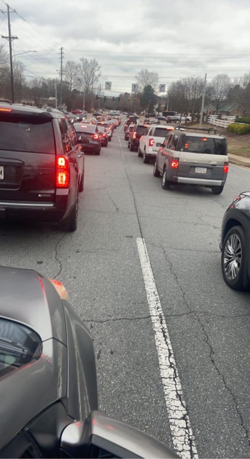 King Road intersection backed up with cars after school. (Credit: Drew Maddox)